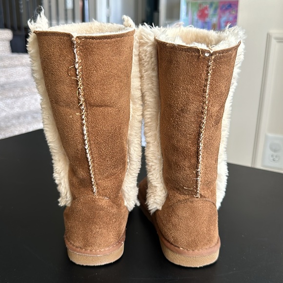 Tall brown fall/winter toddler boots with faux fur - Picture 3 of 6